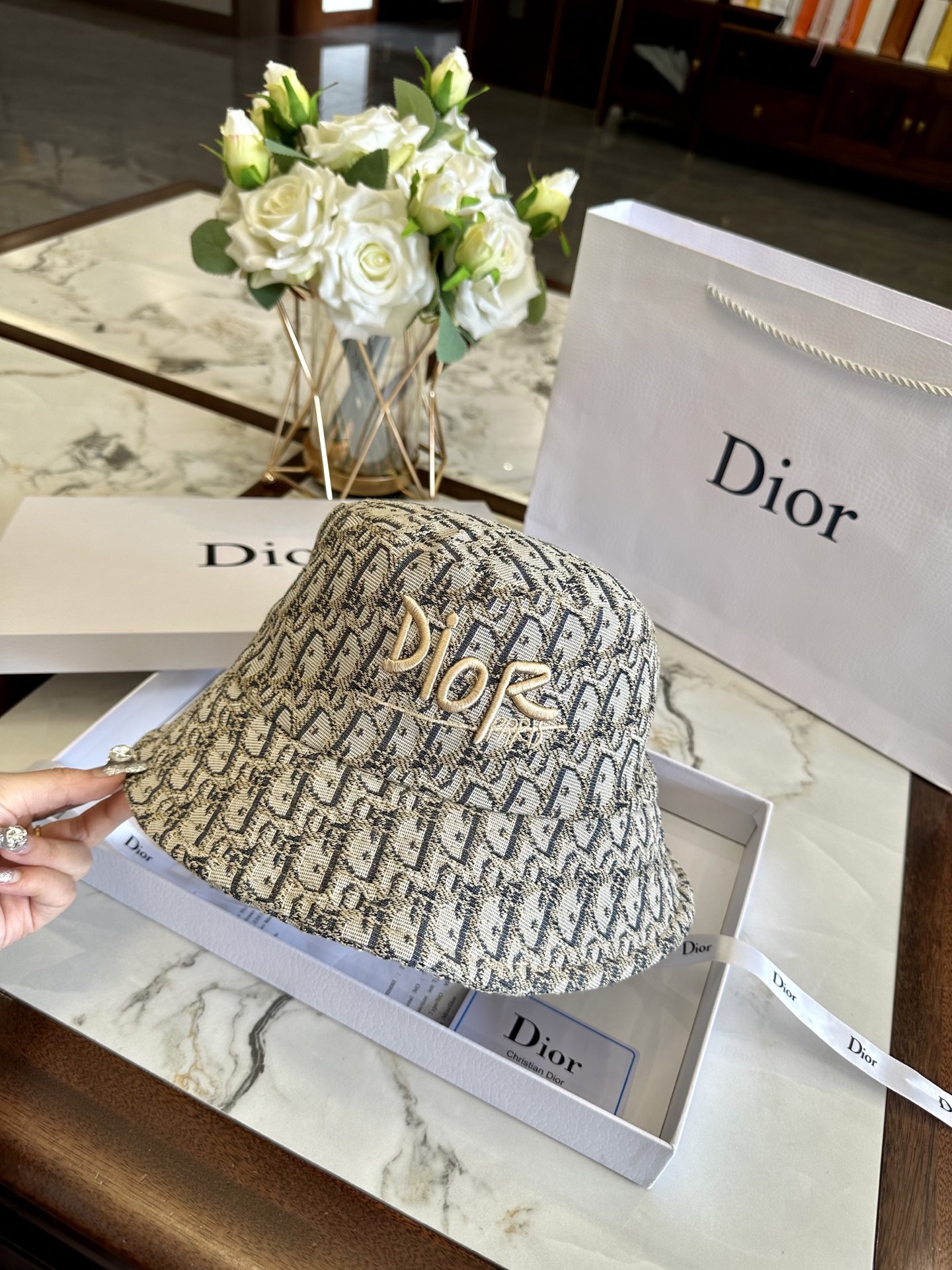 dior hat model 06